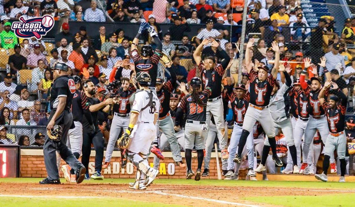 Toros ganan reñido partido ante Águilas en Santiago