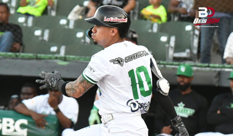 Estrellas Orientales vencen 8-3 a Leones del Escogido y mantienen su invicto