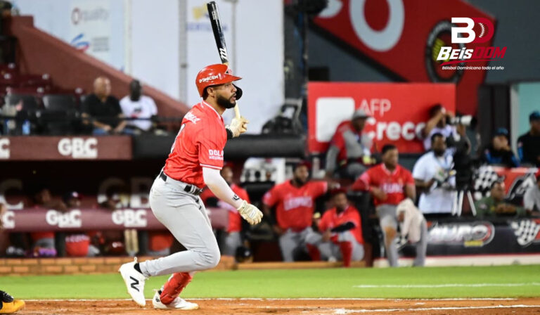 Escogido vence a Gigantes 15-8 con tres jonrones y suma cinco triunfos seguidos
