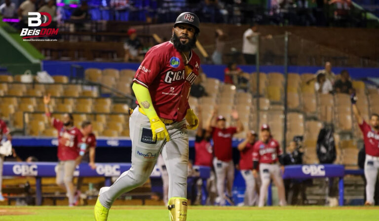 Marcell Ozuna pega grand slam y Gigantes vencen 14-9 al Escogido