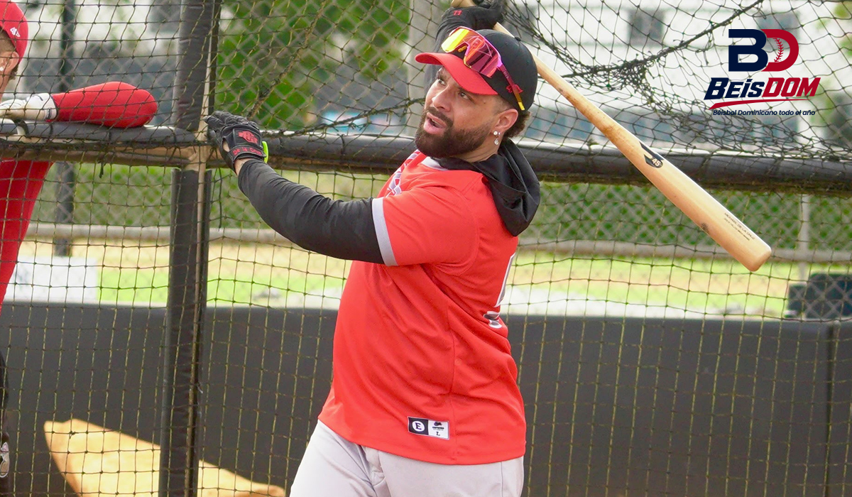 Escogido recibe a Michael De la Cruz, Sauryn Lao y Winston Santos en sus entrenamientos