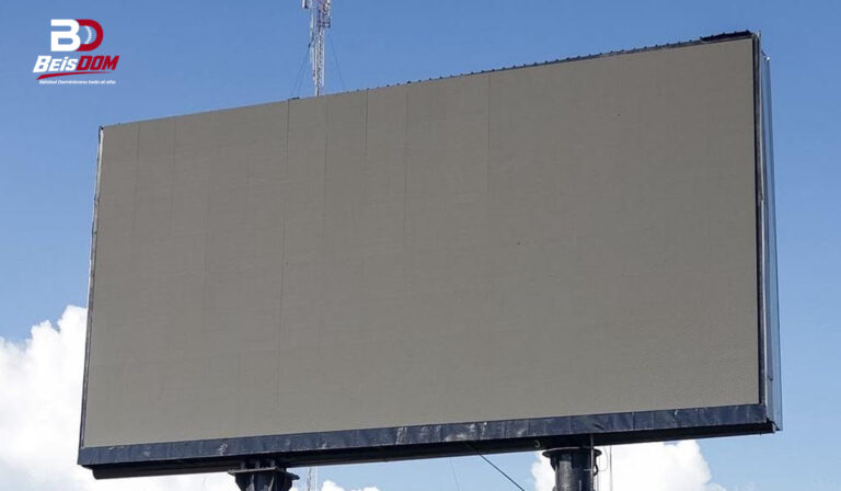 Estrellas Orientales instalan moderna pantalla de 118 metros cuadrados en el Estadio Tetelo Vargas